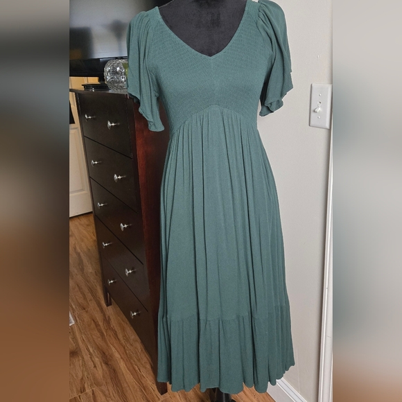 Baltic Born Dresses & Skirts - Baltic Born Hunter Green V-Neck Tiered Midi Dress Smocked Top Flutter Sleeves